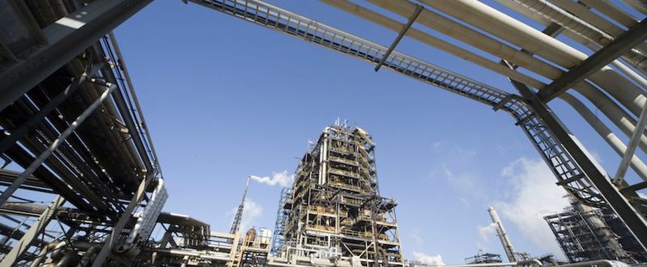 refinery_pipes_16x9.jpg.img.3840.medium 800.jpg