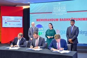 Front row left to right: Mario Franchi, Snam, Arber Avrami, Albgaz, and Oliver Simpson, Excelerate Energy. Back row left to right: Italian Embassy’s Deputy Ambassador Alberto Petrangeli, Minister of Infrastructure and Energy Belinda Balluku, and U.S. Embassy’s Acting Deputy Chief of Mission Sunil Ravi.